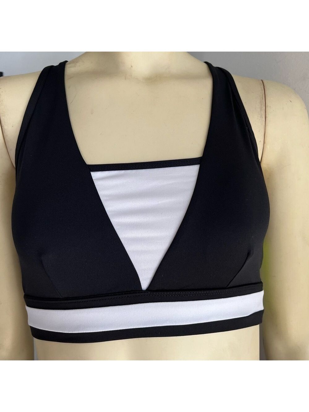 NWT Sam Edelman Women’s Colorblock Triangle Sports Bra Black White Size M